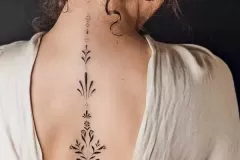 56-Gorgeous-Spine-Tattoos-for-Women